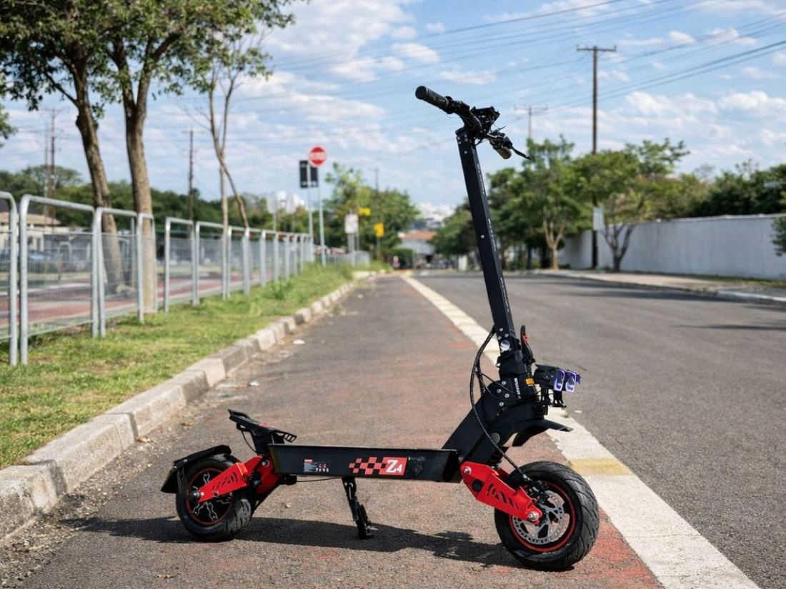 Patinete elétrico disponível na Scooter & Cia